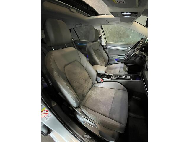 Volkswagen Golf 1.5 eTSI Style DSG AUTOMAAT NAP PANO