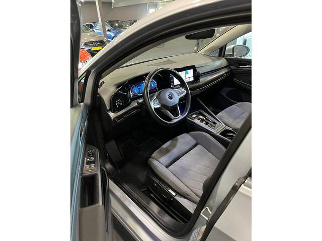 Volkswagen Golf 1.5 eTSI Style DSG AUTOMAAT NAP PANO