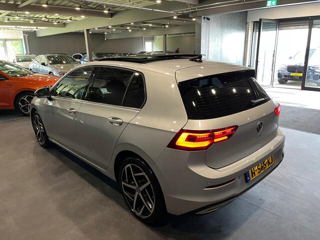 Volkswagen Golf 1.5 eTSI Style DSG AUTOMAAT NAP PANO