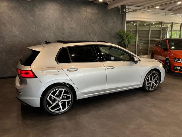 Volkswagen Golf 1.5 eTSI Style DSG AUTOMAAT NAP PANO