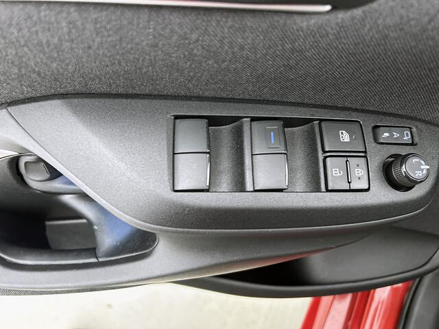 Toyota Yaris 1.5 Hybrid 115 First Edition | BTW Voertuig | Stoelverwarming | Apple CarPlay/Android Auto | Climate control | Cruise control Adaptive |