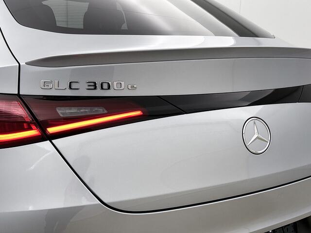 Mercedes-Benz GLC Coup� 300e 4MATIC Sport Edition | Premium | Nightpakket | Treeplanken in aluminiumlook | Trekhaak | DISTRONIC | AMG spoiler | URBAN GUARD Plus | S