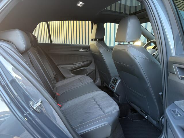 Volkswagen Golf 1.5 eTSI 50 Edition | Panodak | Stoelgeheugen | Head Up | Prijs Rijklaar