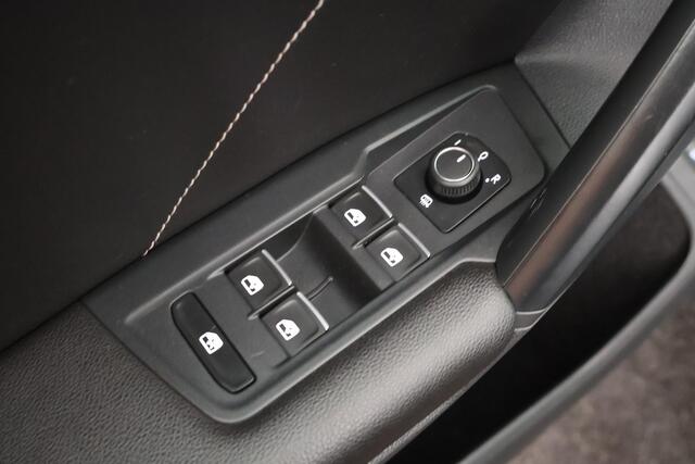 Volkswagen Tiguan 1.4 TSI 245pk eHybrid R-Line Business Black Style Trekhaak Panoramadak Stoelverwarming Virtual Cockpit