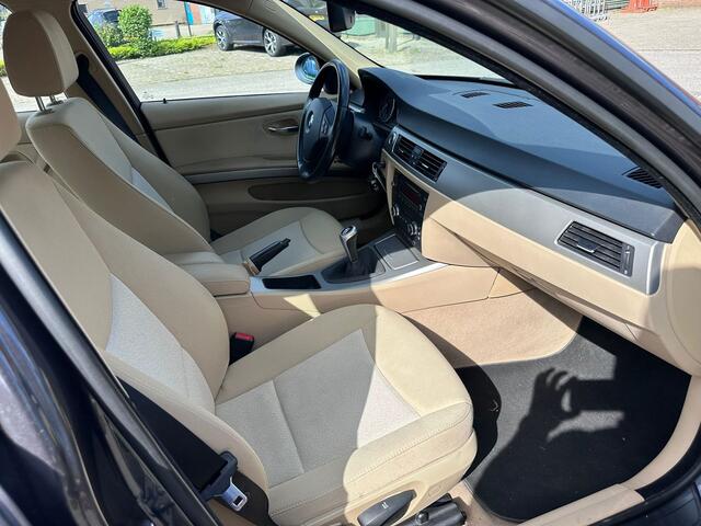 BMW 3-Serie 316i Executive CruiseClimaTrekhaakNAPLM velgenDealer onderhouden