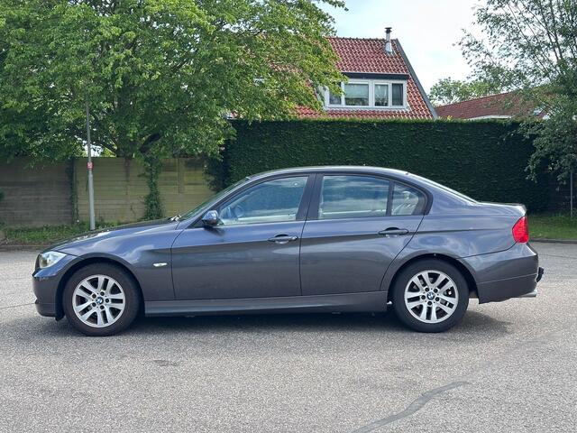 BMW 3-Serie 316i Executive CruiseClimaTrekhaakNAPLM velgenDealer onderhouden