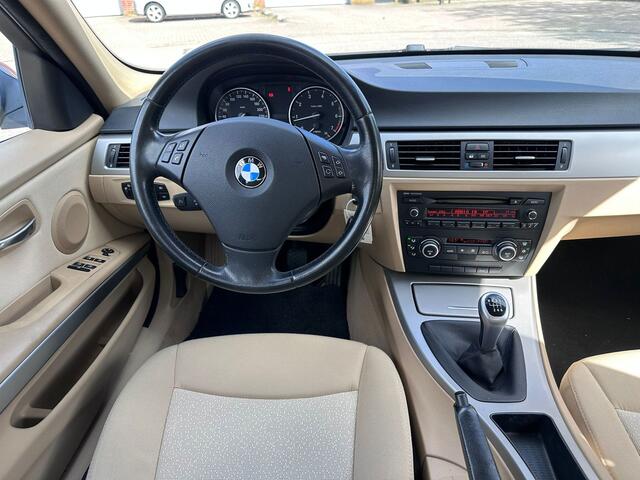 BMW 3-Serie 316i Executive CruiseClimaTrekhaakNAPLM velgenDealer onderhouden