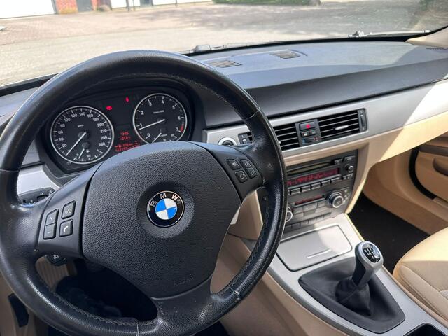 BMW 3-Serie 316i Executive CruiseClimaTrekhaakNAPLM velgenDealer onderhouden