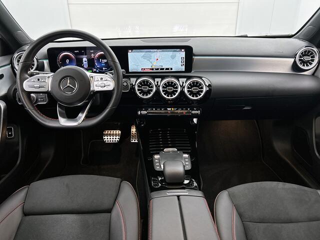 Mercedes-Benz A-Klasse 250 e AMG Line | Panoramadak | Achteruitrijcamera | Digitale radio DAB+ | Night pakket | Inclusief 24 maanden MB Certified garantie voor Euro