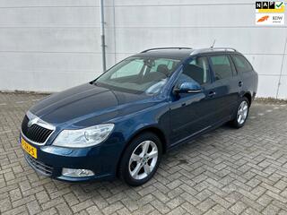 SKODA OCTAVIA Combi 1.4 TSI Automaat Elegance Business Line Cruise Climat Stoelverwarming Navi Trekhaak