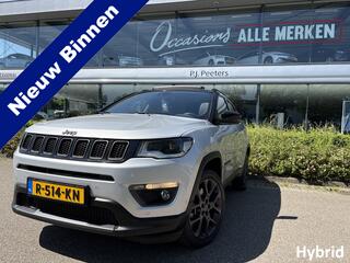 JEEP COMPASS 4xe 240 Plug-in Hybrid Electric Trailhawk Airco - Schuif/kanteldak - Achteruitrijcamera - Apple carplay - Parkeersensoren - Navigatie - Oplaadmogelijkheid - Lederen bekleding - Cruise control - Dakrails - Led verlichting - Elektrische ramen - Bluetooth - 