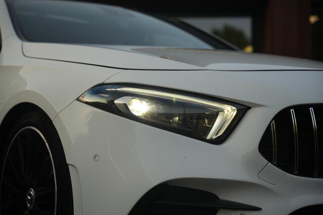 Mercedes-Benz A-Klasse 200 Launch Edition Premium Plus AMG panoramadak AMBIENT Apple Carplay Brake assist Camera Multimedia Getint glas 19L.M. Cruise Navi