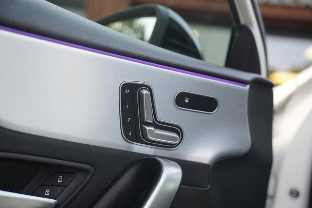 Mercedes-Benz A-Klasse 200 Launch Edition Premium Plus AMG panoramadak AMBIENT Apple Carplay Brake assist Camera Multimedia Getint glas 19L.M. Cruise Navi
