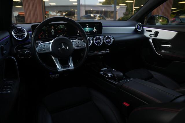 Mercedes-Benz A-Klasse 200 Launch Edition Premium Plus AMG panoramadak AMBIENT Apple Carplay Brake assist Camera Multimedia Getint glas 19L.M. Cruise Navi