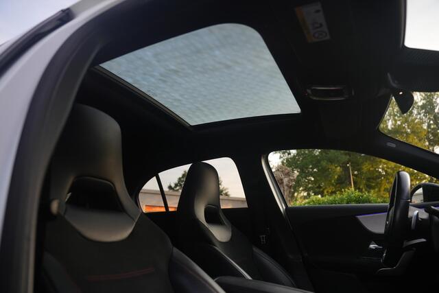 Mercedes-Benz A-Klasse 200 Launch Edition Premium Plus AMG panoramadak AMBIENT Apple Carplay Brake assist Camera Multimedia Getint glas 19L.M. Cruise Navi