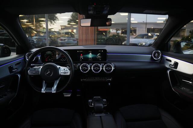 Mercedes-Benz A-Klasse 200 Launch Edition Premium Plus AMG panoramadak AMBIENT Apple Carplay Brake assist Camera Multimedia Getint glas 19L.M. Cruise Navi