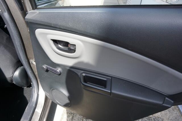 Toyota Yaris 1.3 VVT-i Now Airco|Trekhaak|