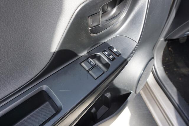 Toyota Yaris 1.3 VVT-i Now Airco|Trekhaak|