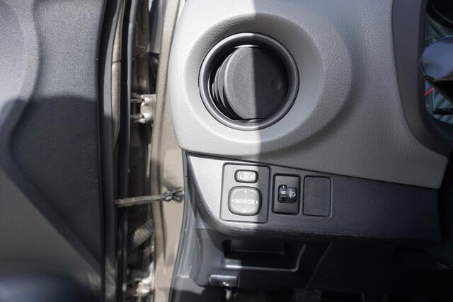 Toyota Yaris 1.3 VVT-i Now Airco|Trekhaak|