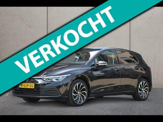VOLKSWAGEN GOLF 1.0 eTSI Life Business Automaat | Achteruitrijcamera | Keyless | Trekhaak