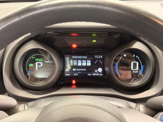 Toyota Yaris 1.5 Hybrid 115 Style Bi-Tone Limited | Head-up display | Dodehoekdetectie | Parkeersensoren voor en achter | Apple Carplay |