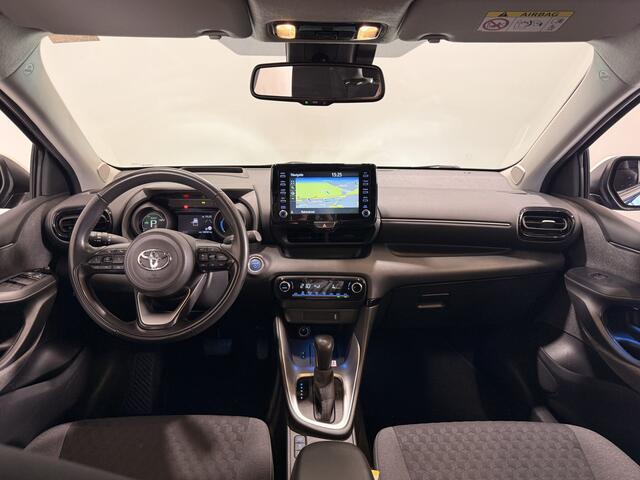 Toyota Yaris 1.5 Hybrid 115 Style Bi-Tone Limited | Head-up display | Dodehoekdetectie | Parkeersensoren voor en achter | Apple Carplay |