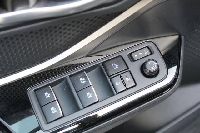 Toyota C-HR 1.8 Hybrid Executive Stuur- en stoelverwarming l Trekhaak l Alarm l PDC voor en achter