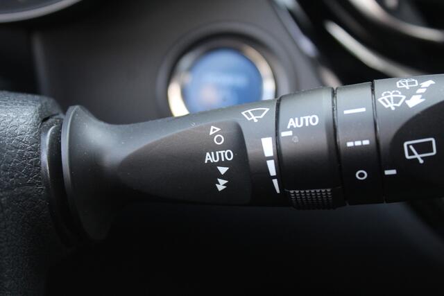 Toyota C-HR 1.8 Hybrid Executive Stuur- en stoelverwarming l Trekhaak l Alarm l PDC voor en achter