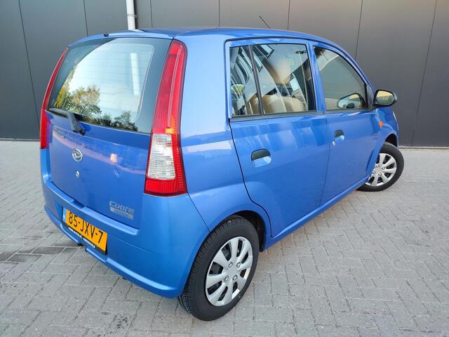 Daihatsu Cuore 1.0-12V 5d. Anniversary | NW. DISTR.+KOPPELING 5-DEURS Boekjes 2009| RIJKLAAR