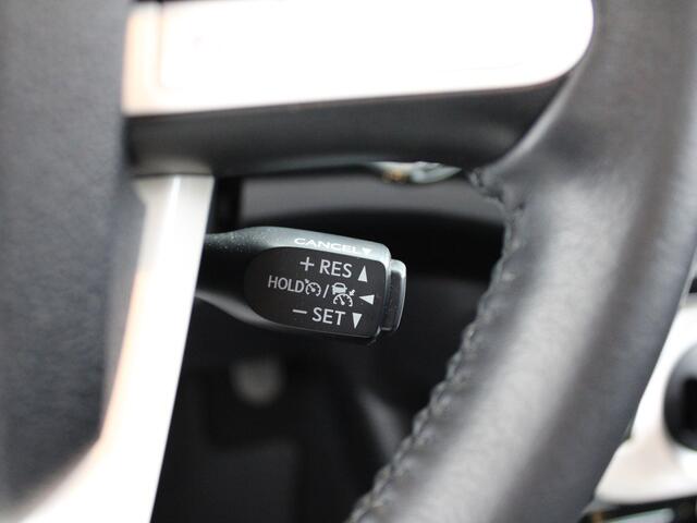 Toyota Prius 1.8 Plug-in Hybrid Dynamic Limited | Head up Display | Navigatie | Stoelverwarming | Cruise Control Adaptief | Camera |