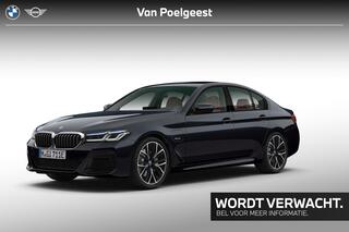 BMW 5-SERIE Sedan 530e Business Edition Plus | M-Sport | Schuif-/kanteldak | Comfort Access | Stuurwielverwarming | Stoelverwarming | HiFi