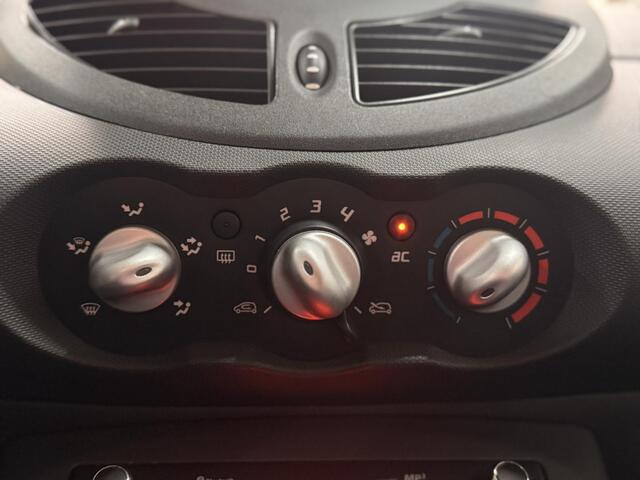 Renault Twingo 1.2 16V 75pk Parisienne Airco Bluetooth LM Velgen Dakspoiler ISOFIX 76.000km 