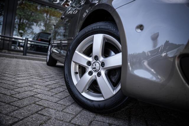 Volkswagen Golf PLUS 1.2 TSI Highline BlueMotion | Clima | Stoelverwarming | Cruise control | Parkeerhulp | Trekhaak |