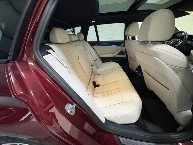 BMW 5-Serie Touring 530e xDrive High Executive M Sport, Softclose, Luchtvering, Laser, Pano, 19 inch, Afn. trekhaak, Camera, Cruise, Elect stuurkolom, Har
