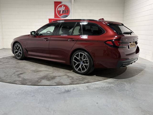 BMW 5-Serie Touring 530e xDrive High Executive M Sport, Softclose, Luchtvering, Laser, Pano, 19 inch, Afn. trekhaak, Camera, Cruise, Elect stuurkolom, Har