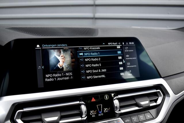 BMW 3-Serie 330e M Sport Individual | 19'' Wielen | Lederen Bekleding | CarPlay | Audio Media Pack | 1e Eigenaar |