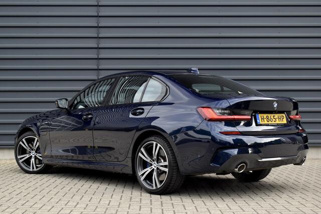 BMW 3-Serie 330e M Sport Individual | 19'' Wielen | Lederen Bekleding | CarPlay | Audio Media Pack | 1e Eigenaar |