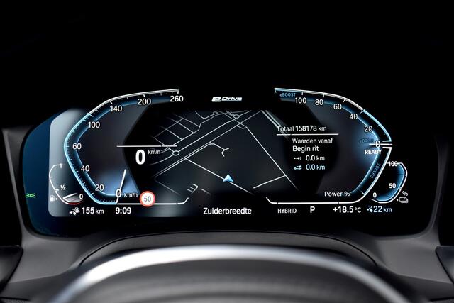 BMW 3-Serie 330e M Sport Individual | 19'' Wielen | Lederen Bekleding | CarPlay | Audio Media Pack | 1e Eigenaar |