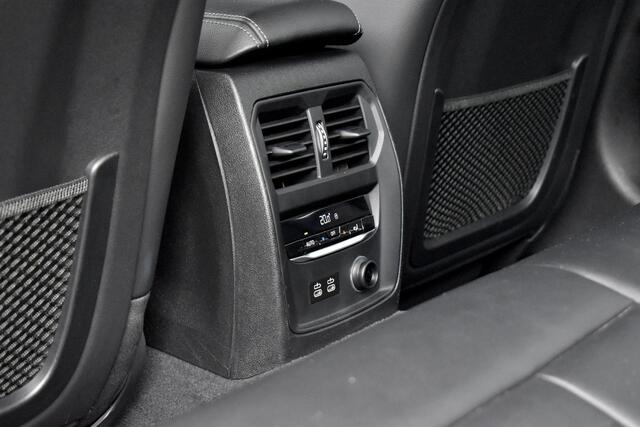 BMW 3-Serie 330e M Sport Individual | 19'' Wielen | Lederen Bekleding | CarPlay | Audio Media Pack | 1e Eigenaar |