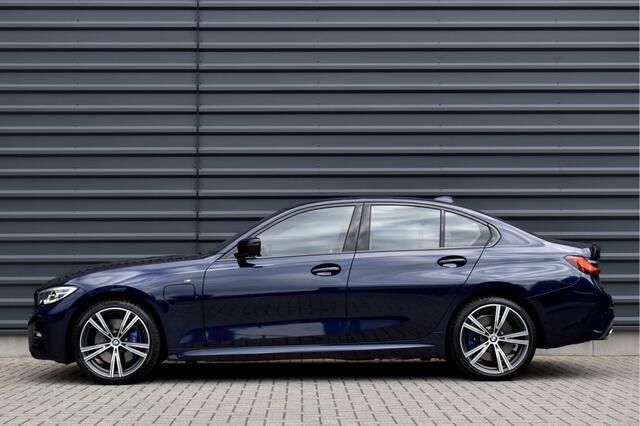 BMW 3-Serie 330e M Sport Individual | 19'' Wielen | Lederen Bekleding | CarPlay | Audio Media Pack | 1e Eigenaar |