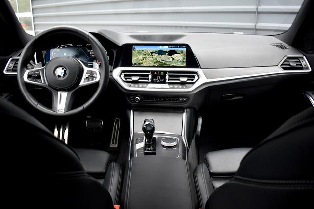 BMW 3-Serie 330e M Sport Individual | 19'' Wielen | Lederen Bekleding | CarPlay | Audio Media Pack | 1e Eigenaar |