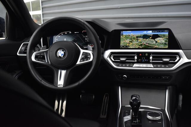 BMW 3-Serie 330e M Sport Individual | 19'' Wielen | Lederen Bekleding | CarPlay | Audio Media Pack | 1e Eigenaar |