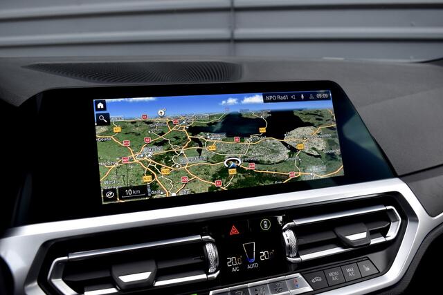 BMW 3-Serie 330e M Sport Individual | 19'' Wielen | Lederen Bekleding | CarPlay | Audio Media Pack | 1e Eigenaar |