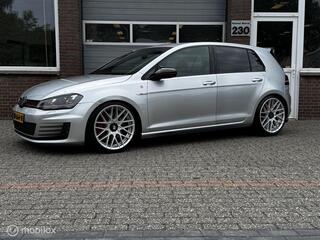 Volkswagen Golf VII