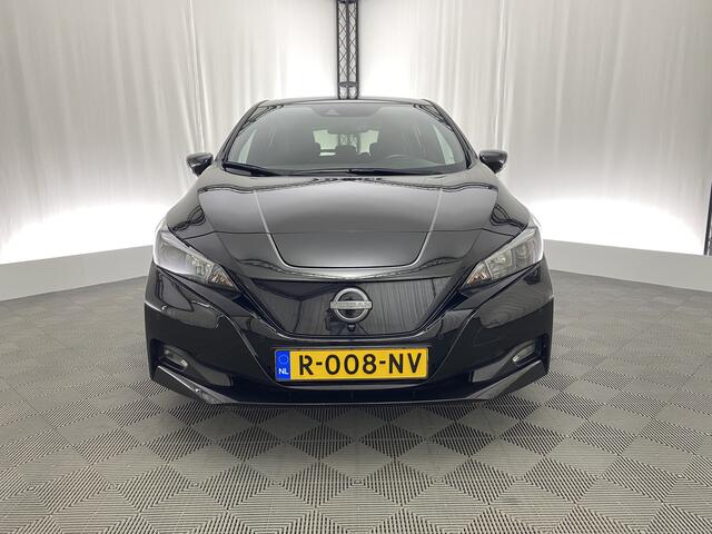 Nissan Leaf N-Connecta 40 kWh 94,3% SOH | CarPlay | Navi | Dodehoek Det. | 360'' Camera | ACC | PDC | Verwarmde Stoelen |