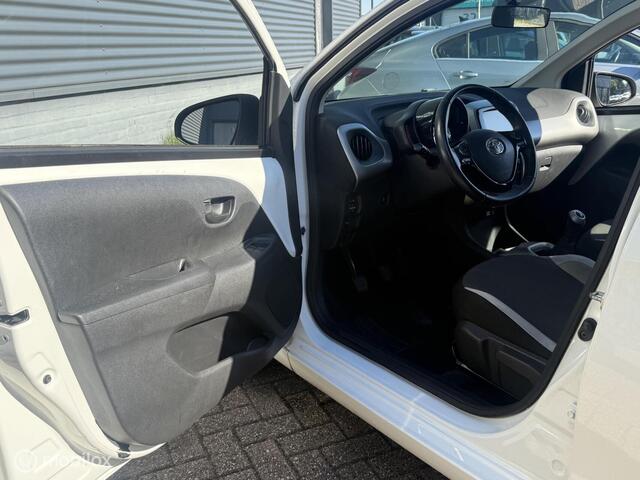 Toyota Aygo 1.0 VVT-i x-play - Multimedia - Camera - Cruise Control -