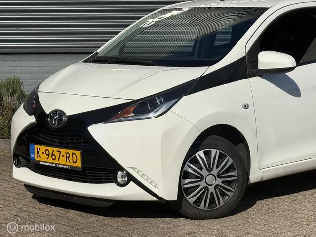 Toyota Aygo 1.0 VVT-i x-play - Multimedia - Camera - Cruise Control -