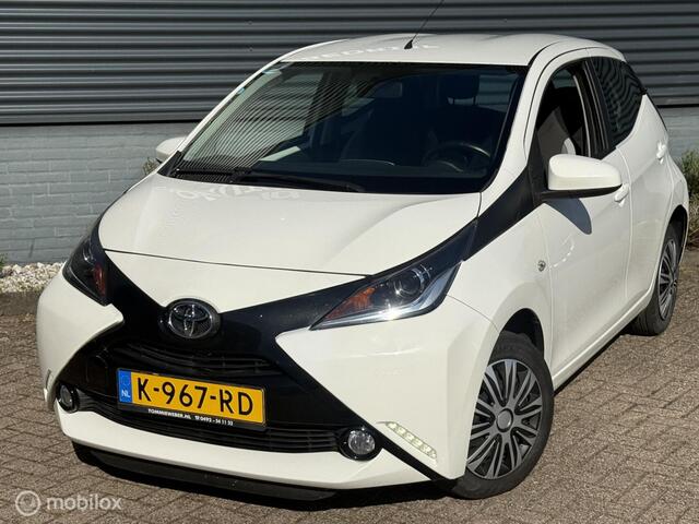 Toyota Aygo 1.0 VVT-i x-play - Multimedia - Camera - Cruise Control -