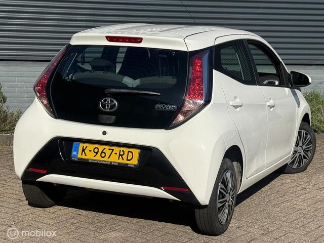 Toyota Aygo 1.0 VVT-i x-play - Multimedia - Camera - Cruise Control -