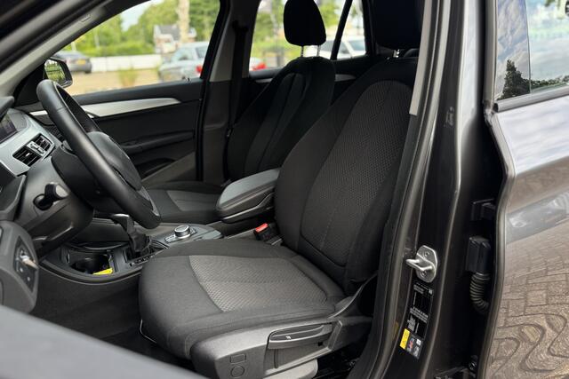 BMW X1 xDrive25e | Trekhaak | LED | PDC V & A | Elektrische Achterklep | 20x op voorraad
